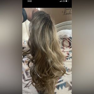 Mid length wavy wig